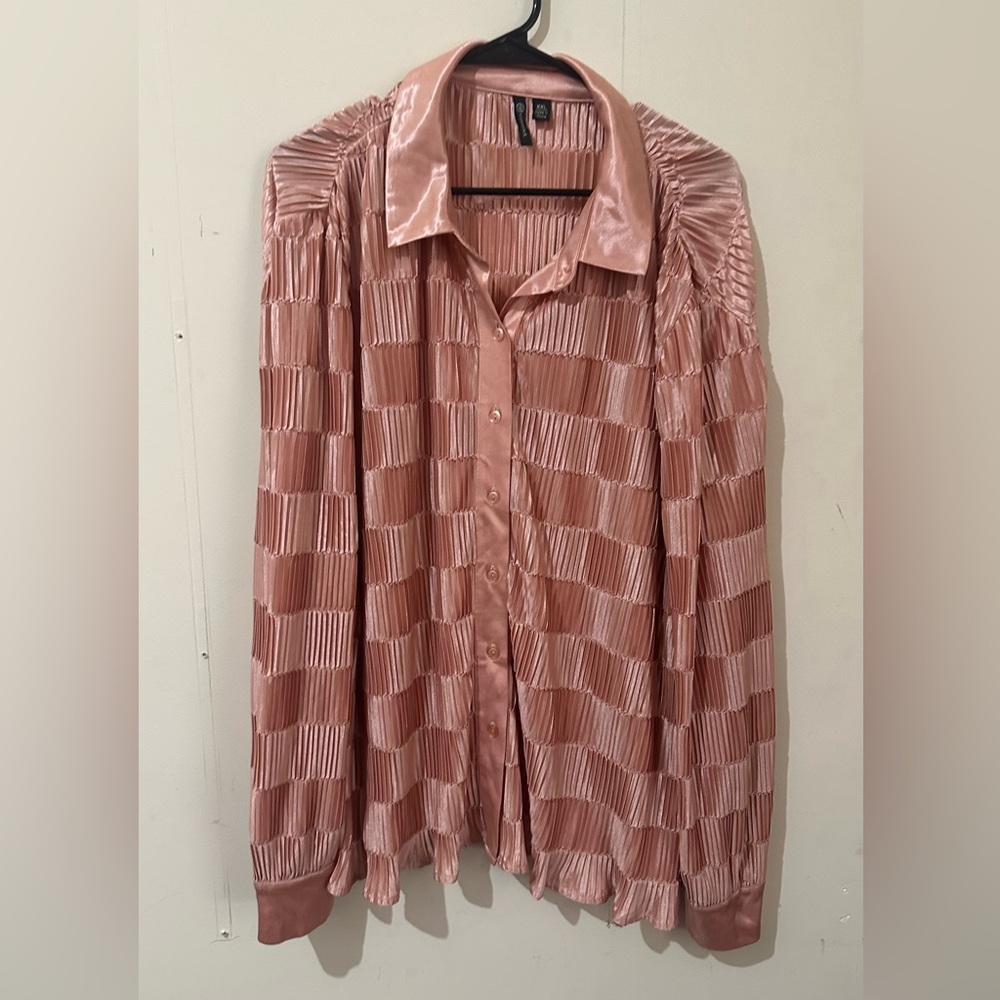 Versona XL Dusty Pink Shiny Long Sleeve Button Up Blouse